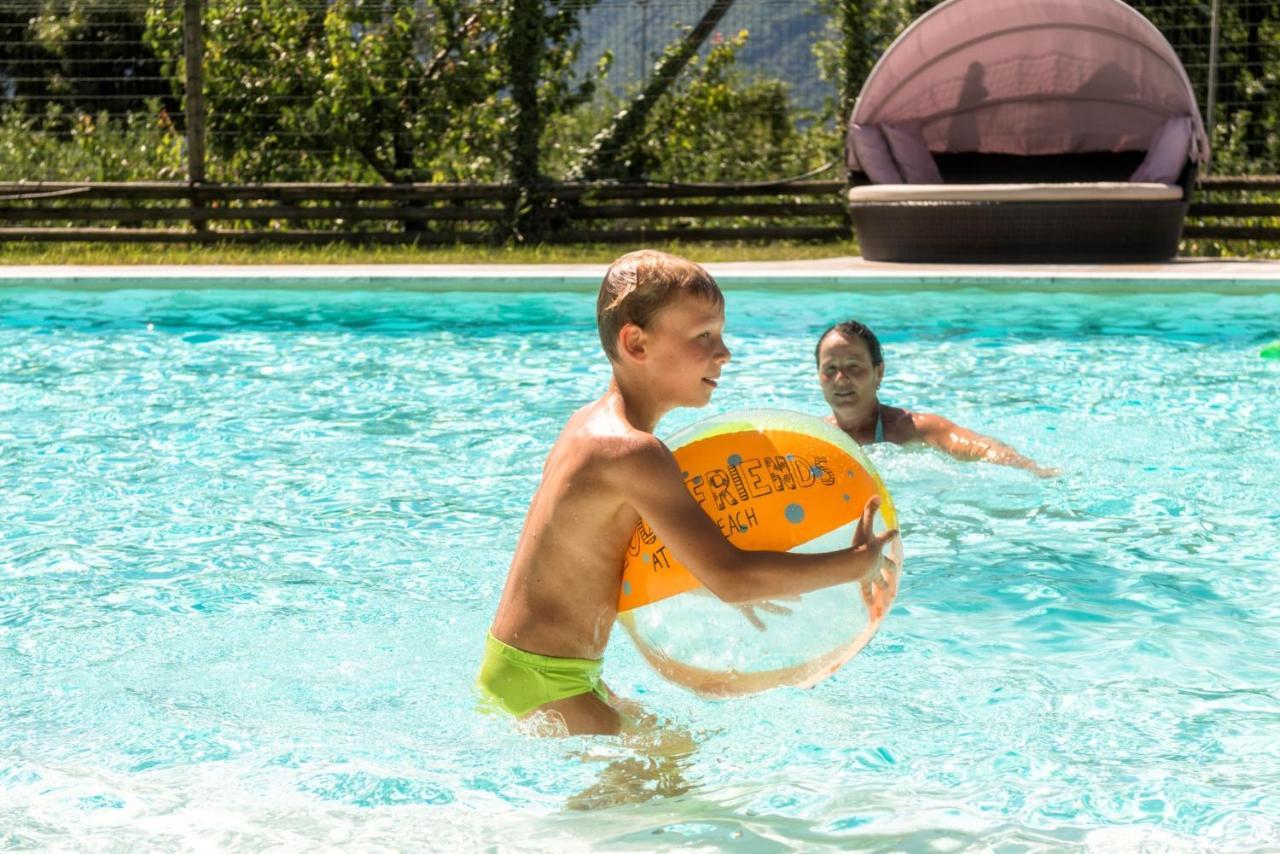 Hotel Garni Gruener Baum Лаивес Екстериор снимка
