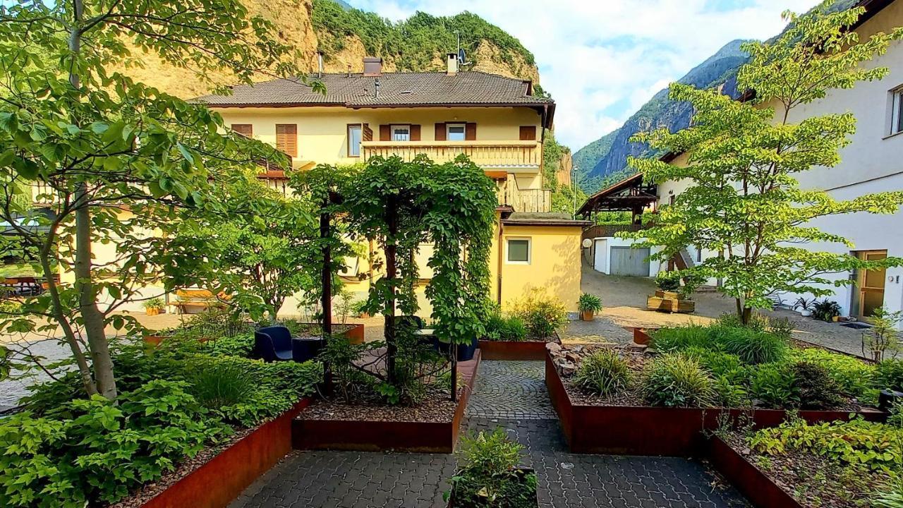 Hotel Garni Gruener Baum Лаивес Екстериор снимка