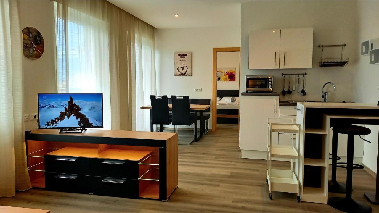 Hotel Garni Gruener Baum Лаивес Екстериор снимка