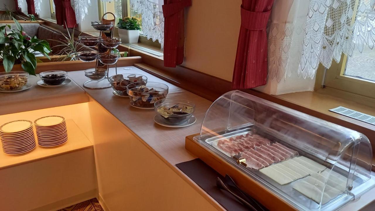 Hotel Garni Gruener Baum Лаивес Екстериор снимка