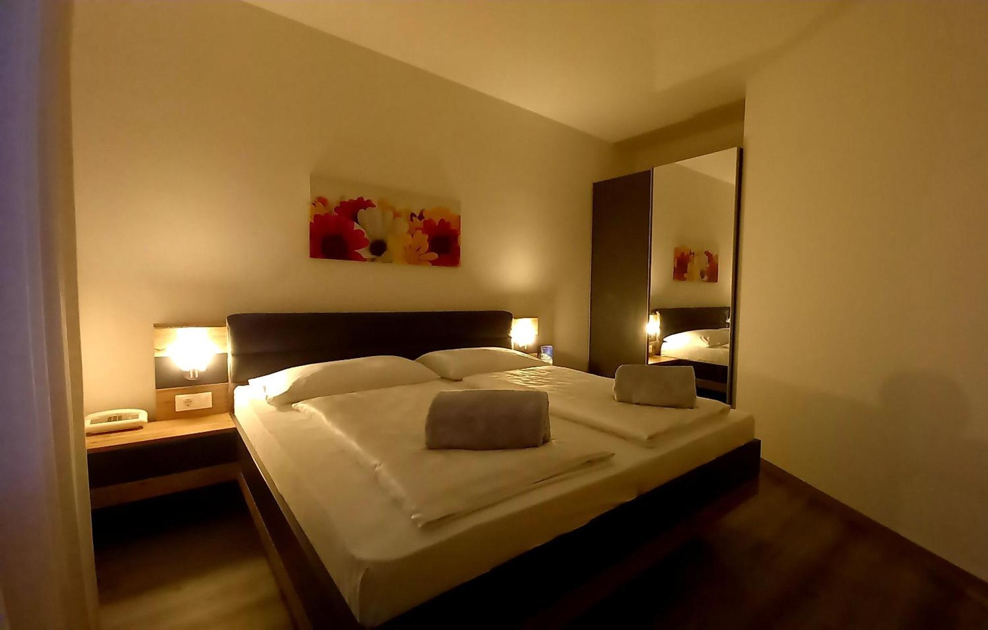 Hotel Garni Gruener Baum Лаивес Екстериор снимка