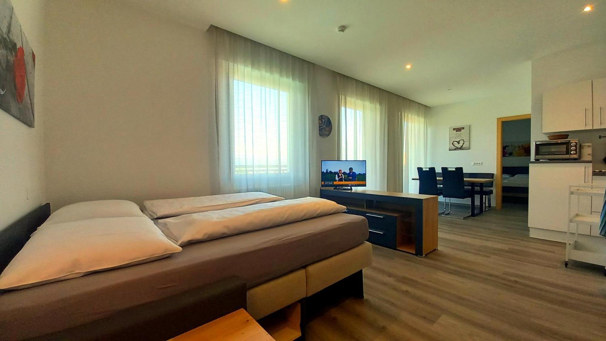 Hotel Garni Gruener Baum Лаивес Екстериор снимка