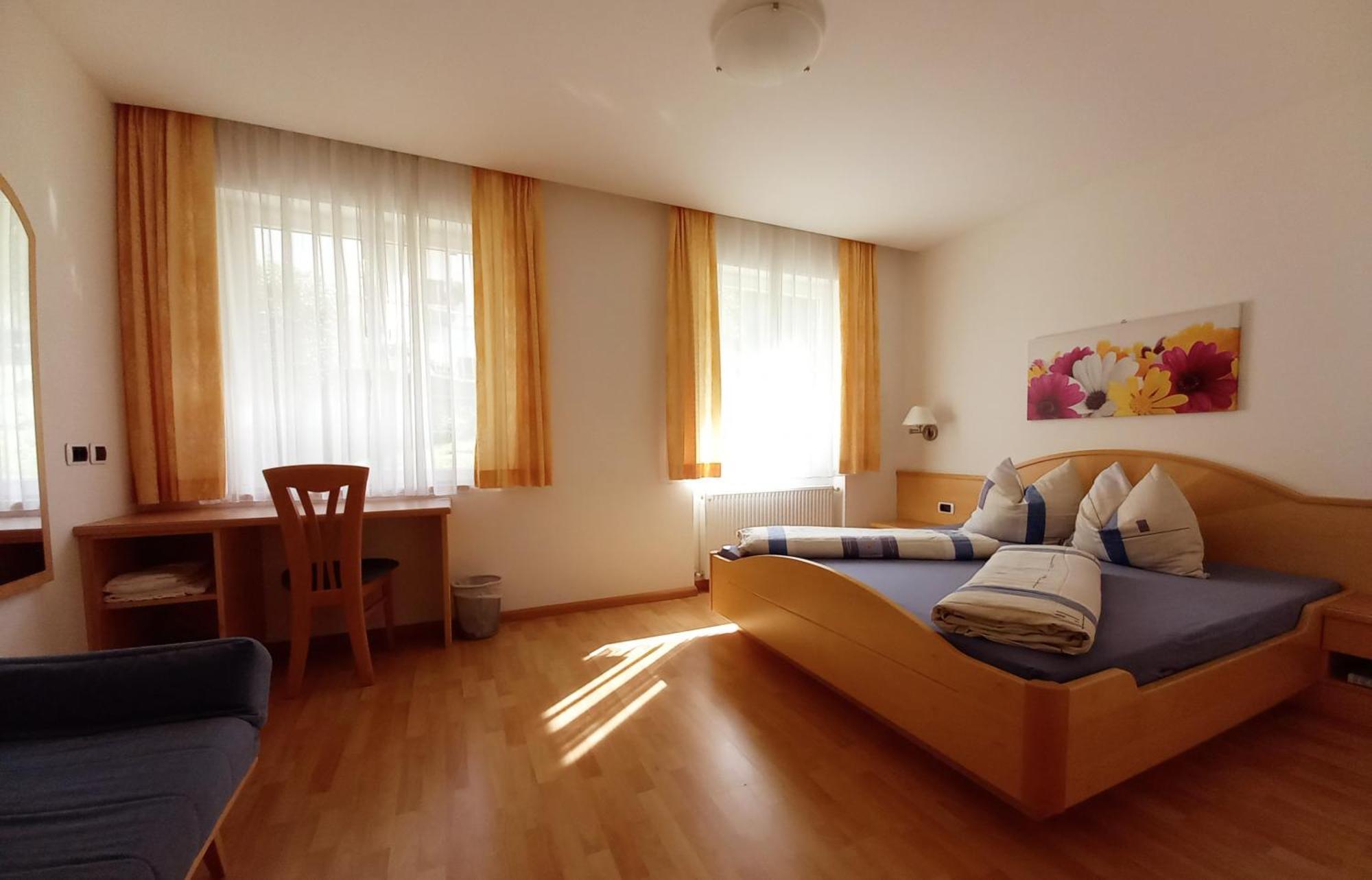 Hotel Garni Gruener Baum Лаивес Екстериор снимка
