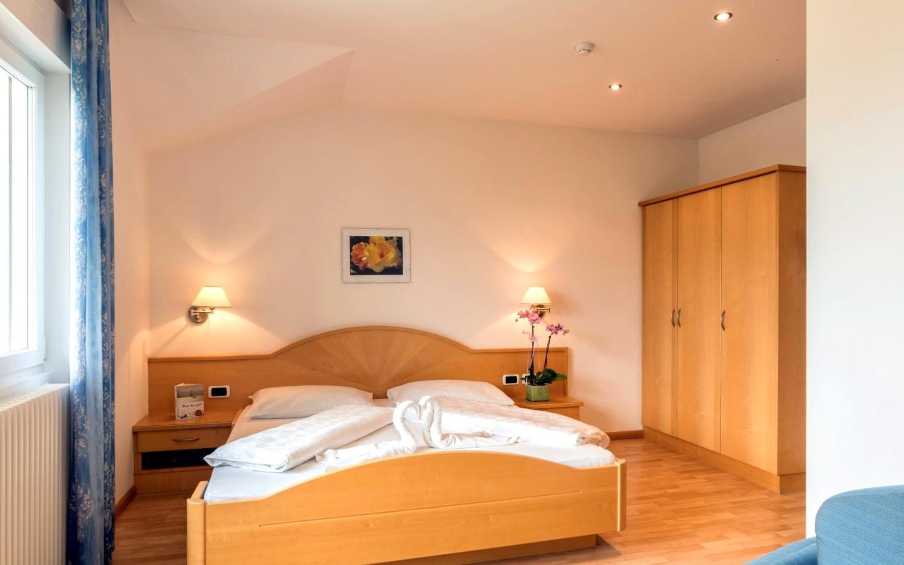 Hotel Garni Gruener Baum Лаивес Екстериор снимка
