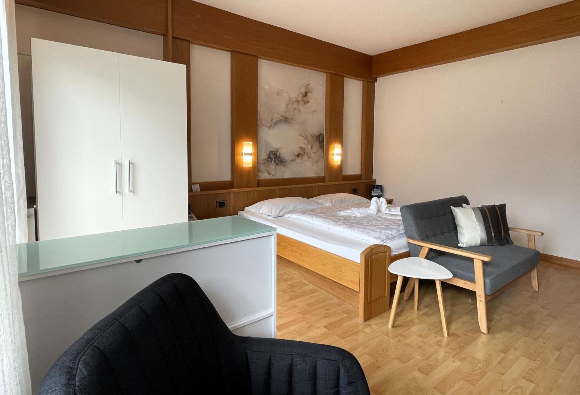 Hotel Garni Gruener Baum Лаивес Стая снимка