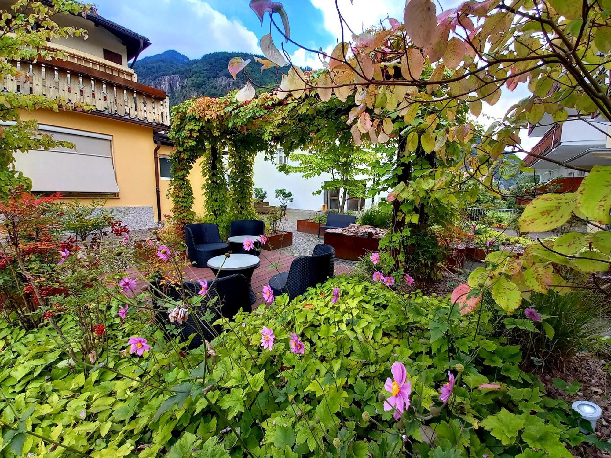 Hotel Garni Gruener Baum Лаивес Екстериор снимка