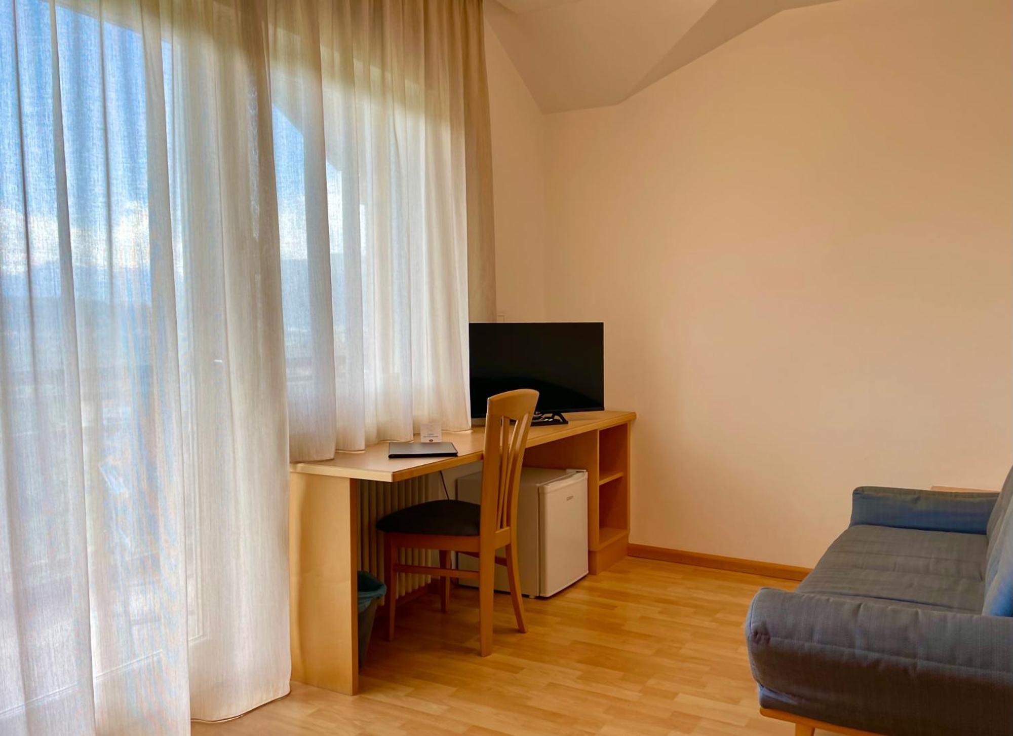 Hotel Garni Gruener Baum Лаивес Екстериор снимка
