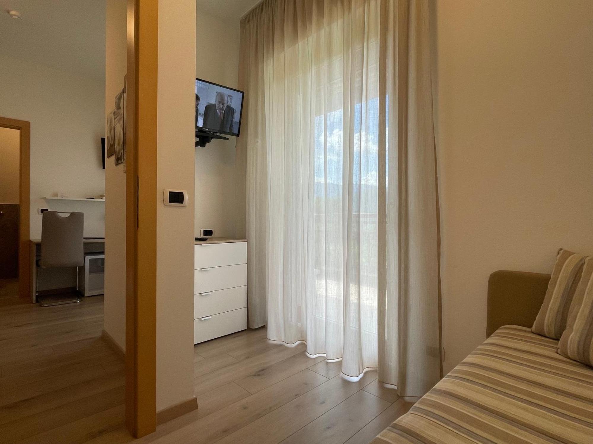 Hotel Garni Gruener Baum Лаивес Екстериор снимка